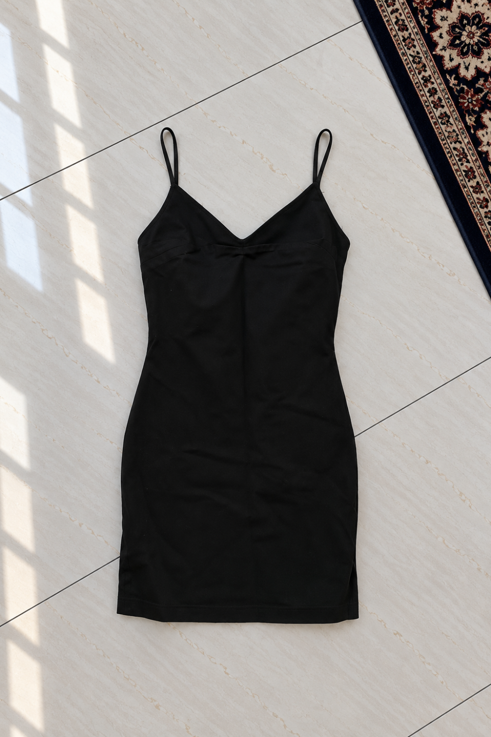Balenciaga Paris Petite robe noire à bretelles - photo 2